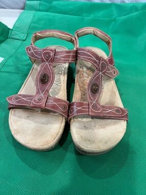 Aetrex Women's Dusty Rose Adjustable Strap Sandals